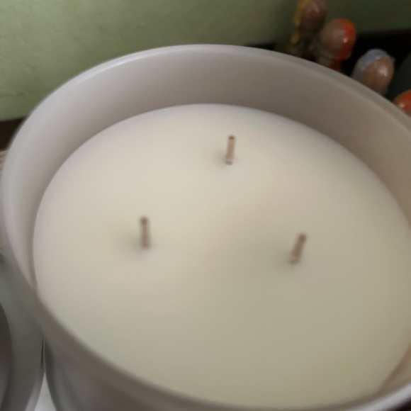 White Barn Sunwashed Santal Candle Set with Cream Stands - Picture 4 of 5